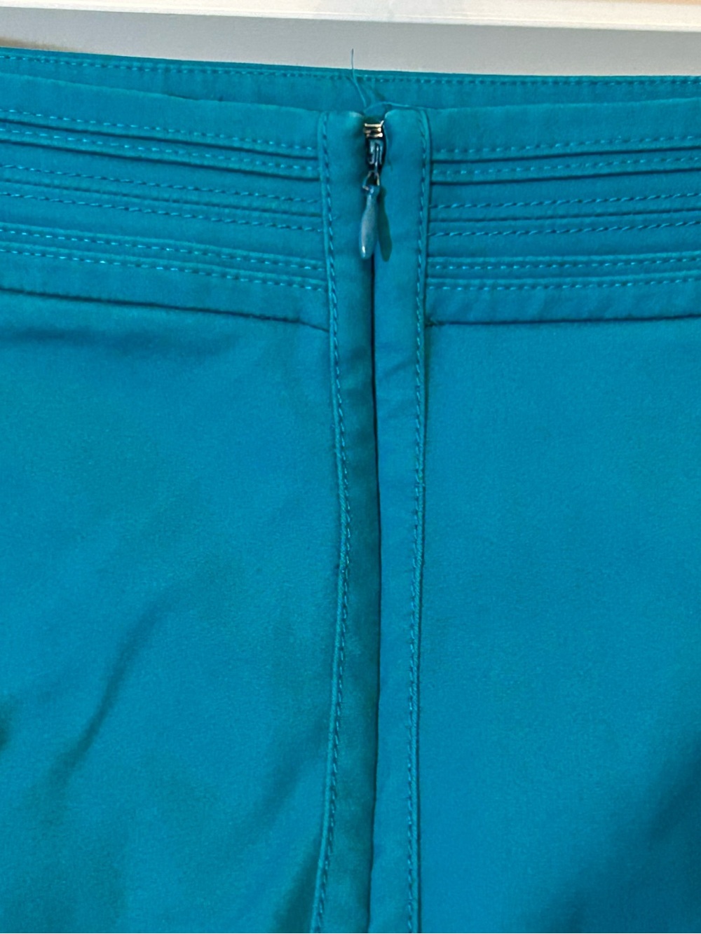 White House Black Market Perfect Form Teal Seamed Pencil Skirt Size 6 - Picture 7 of 9